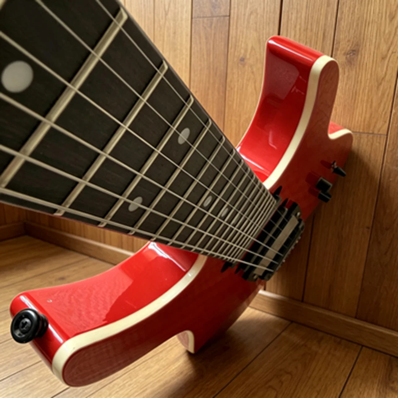Electric guitar, 6 strings, diverse styles, beautiful sound quality, fast shipping, free shipping