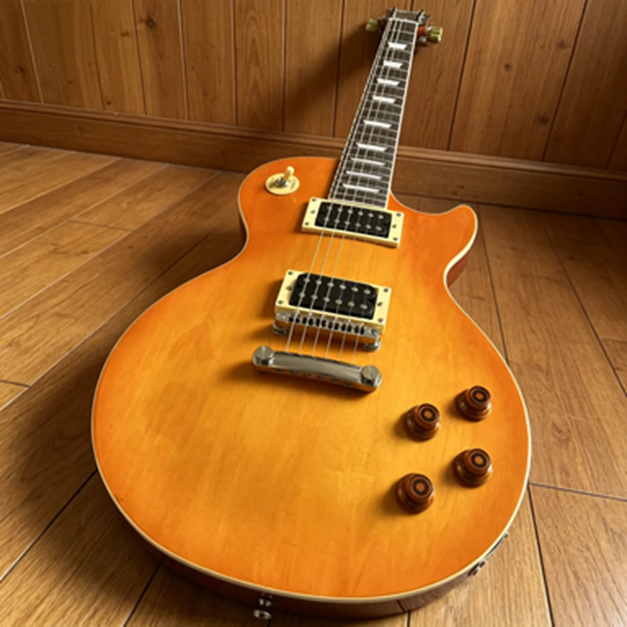 Electric guitar, 6 strings, diverse styles, beautiful sound quality, fast shipping, free shipping