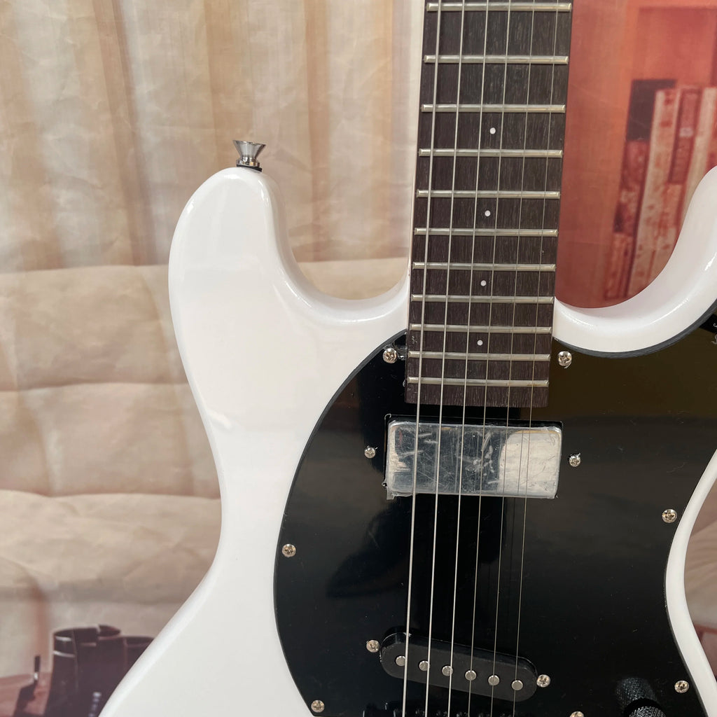 6-string electric guitar with a  white body and black pickguard, rosewood fretboard guitars—retro-style lightweight  guitarra