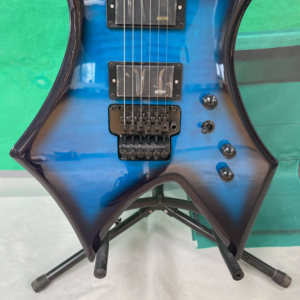 6-string electric guitar blue-black gradient finish, black hardware, tremolo system guitars ,unique and distinctive   guitarra