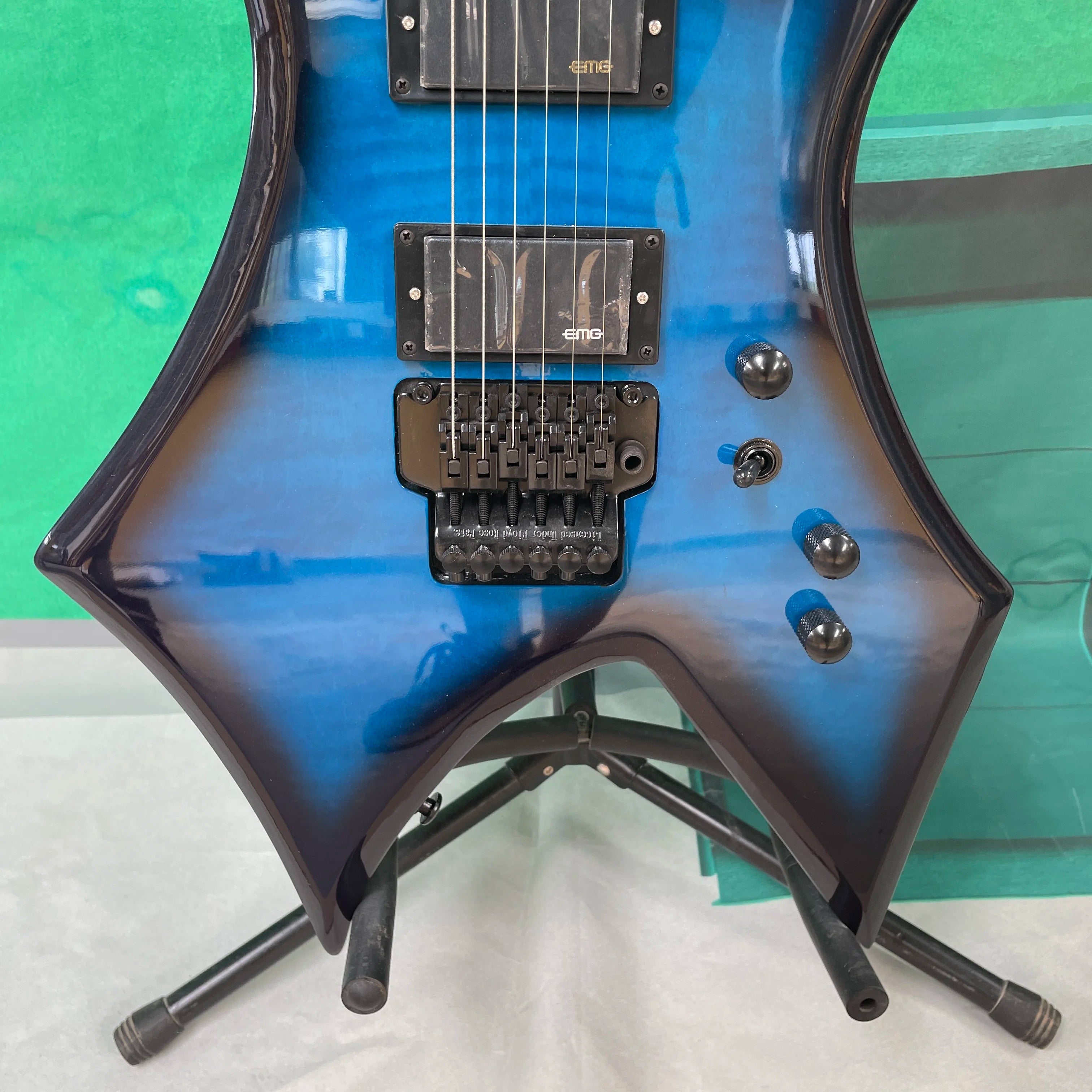6-string electric guitar blue-black gradient finish, black hardware, tremolo system guitars ,unique and distinctive   guitarra