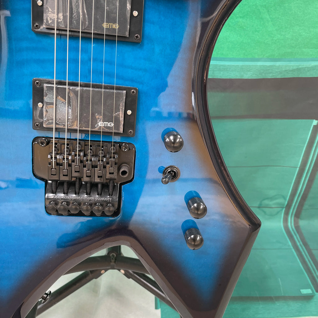 6-string electric guitar blue-black gradient finish, black hardware, tremolo system guitars ,unique and distinctive   guitarra