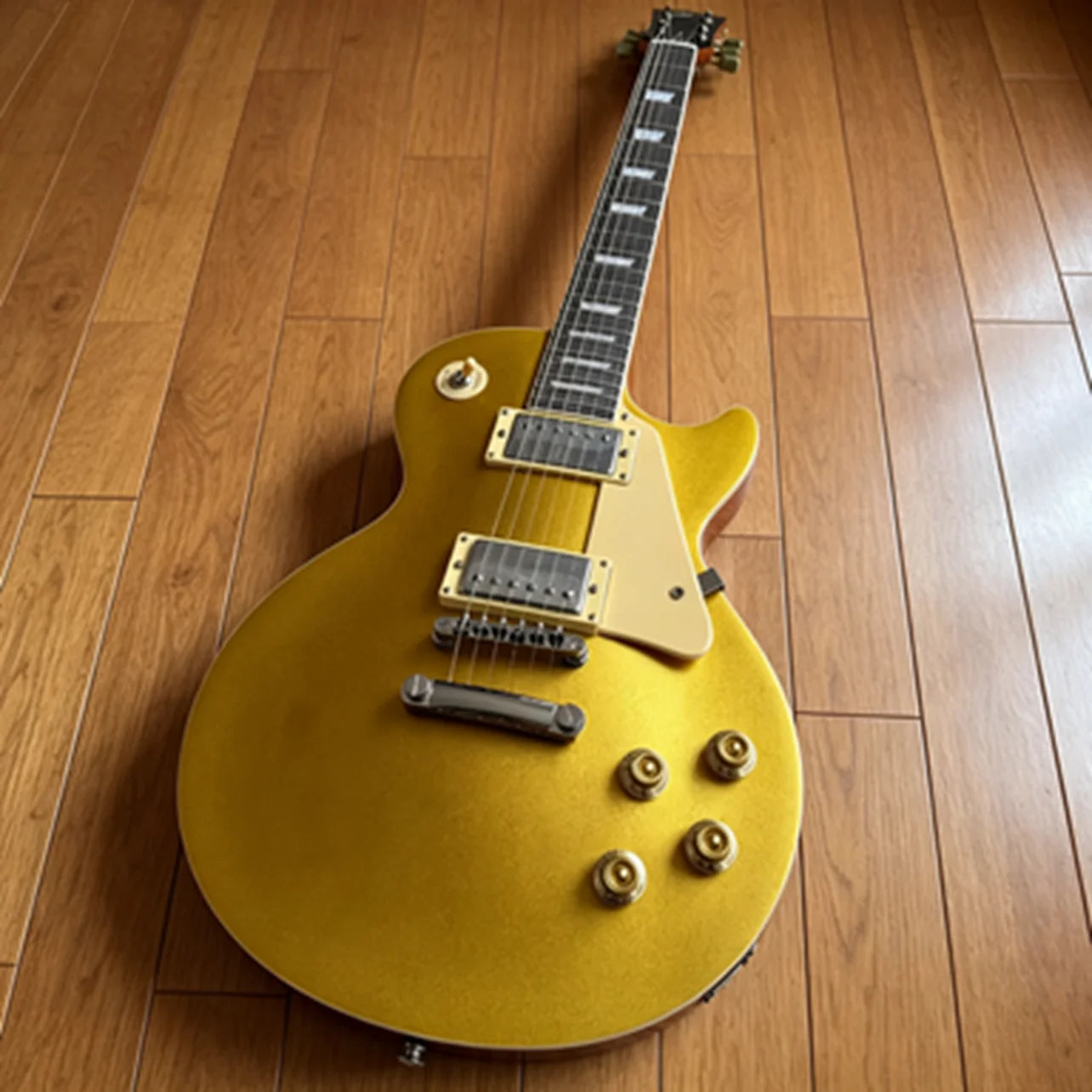 Electric guitar, 6 strings, diverse styles, beautiful sound quality, fast shipping, free shipping