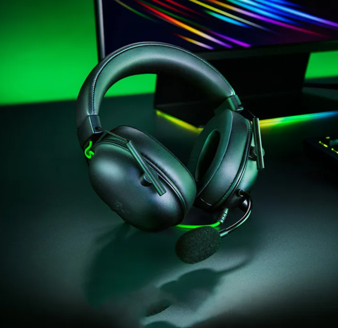 Gaming-headset med virtuellt surroundljud & brusreducerande mikrofon